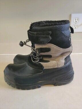 Big Kids Sz. 4 KHOMBU SNOW TRACKER Waterproof BOOTS